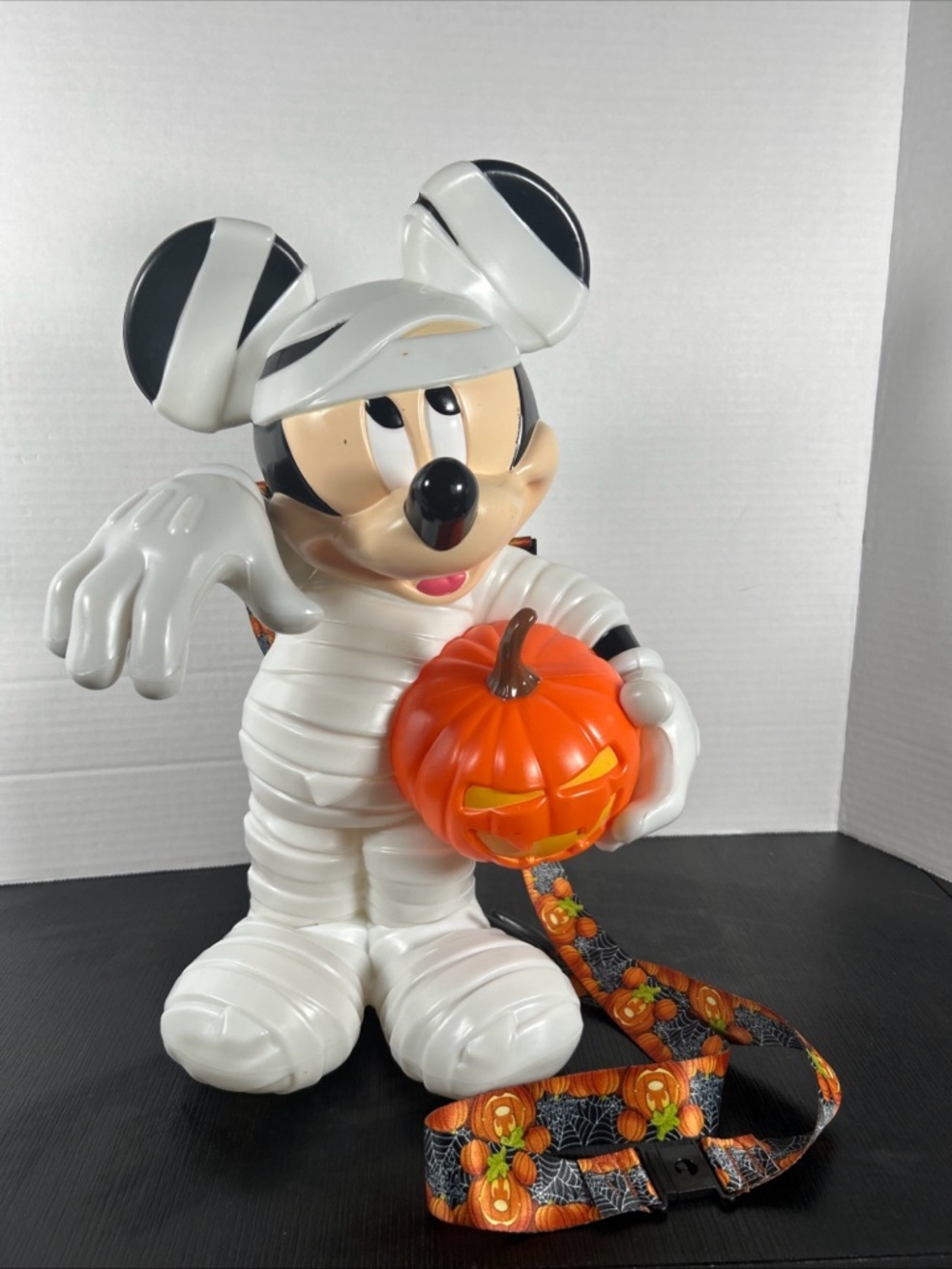 Disney Glow-in-the-Dark Mickey mummy popcorn bucket Disney parks - Picture 2 of 9